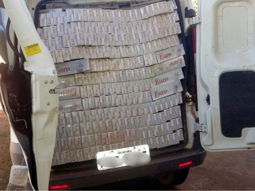 Carga de cigarros, avaliada em R$ 15 mil, foi encontrada em veculo capotado na MT-100