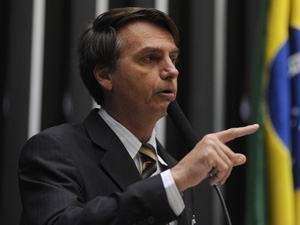 O deputado Bolsonaro durante discurso nesta quinta (24) no plenrio da Cmara