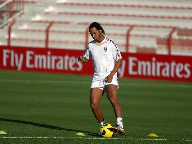 Ronaldinho est mais prximo de deixar o Milan